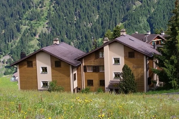 Ferienwohnung Signina Brun - Ansicht Sommer