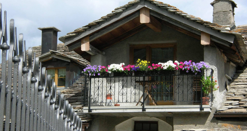 Haus-Westseite mit Balkon