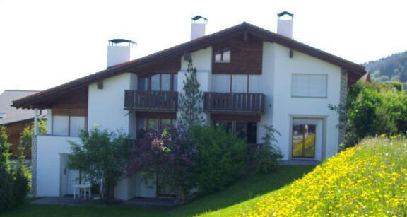 Ferienwohnung Casa Siala Baer - Ansicht Sommer