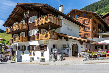 Hotel Madrisajoch Sommer Aussenansicht