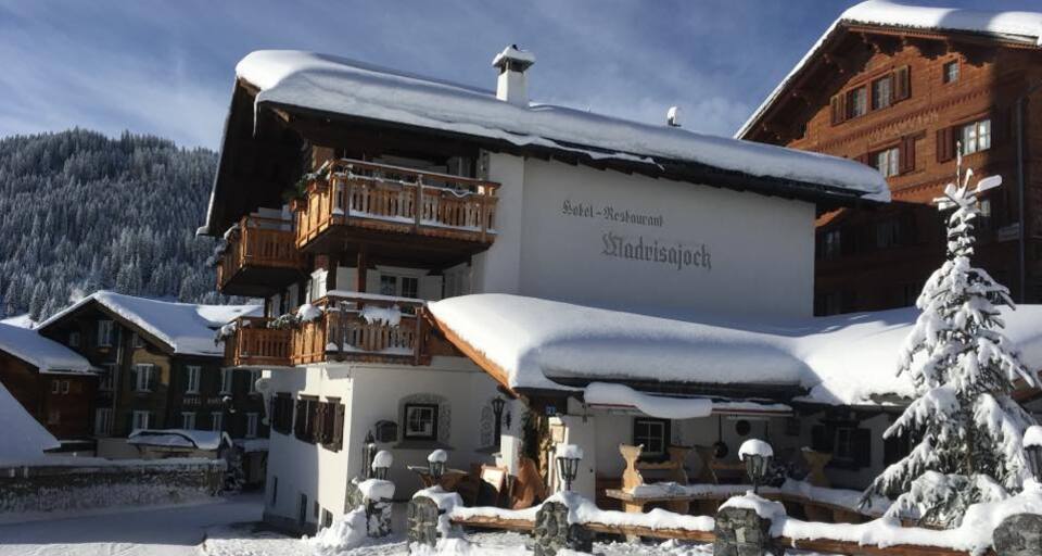 Hotel Madrisajoch Winter aussen