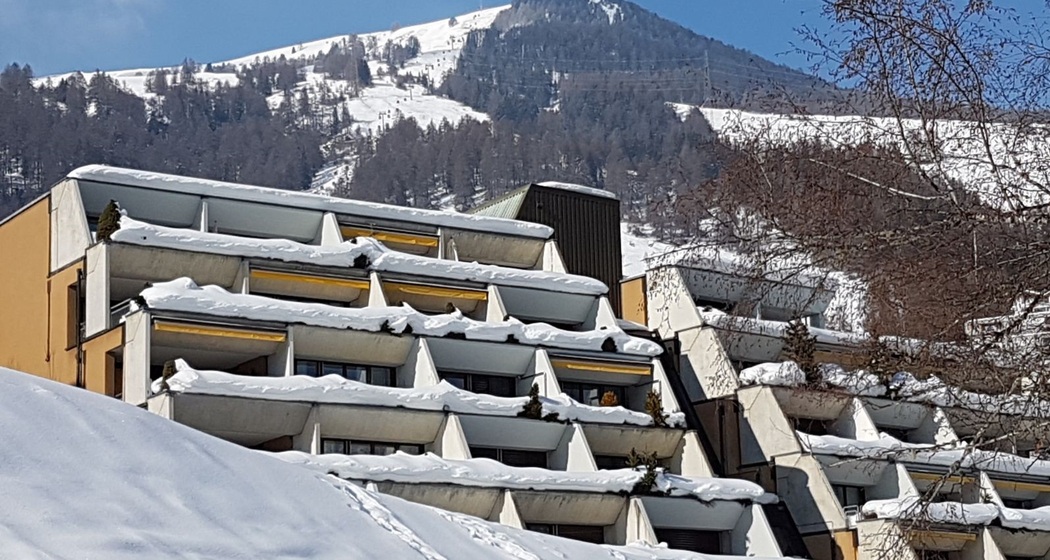 Tulai Terrassen mit Motta Naluns