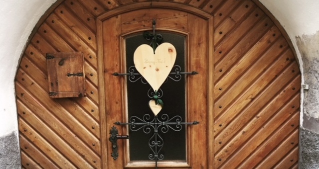 Hauseingang auch für die Besenbeiz "la scuetta"