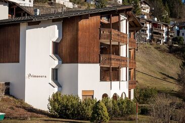 Casa Primavera in estate - vista esterna