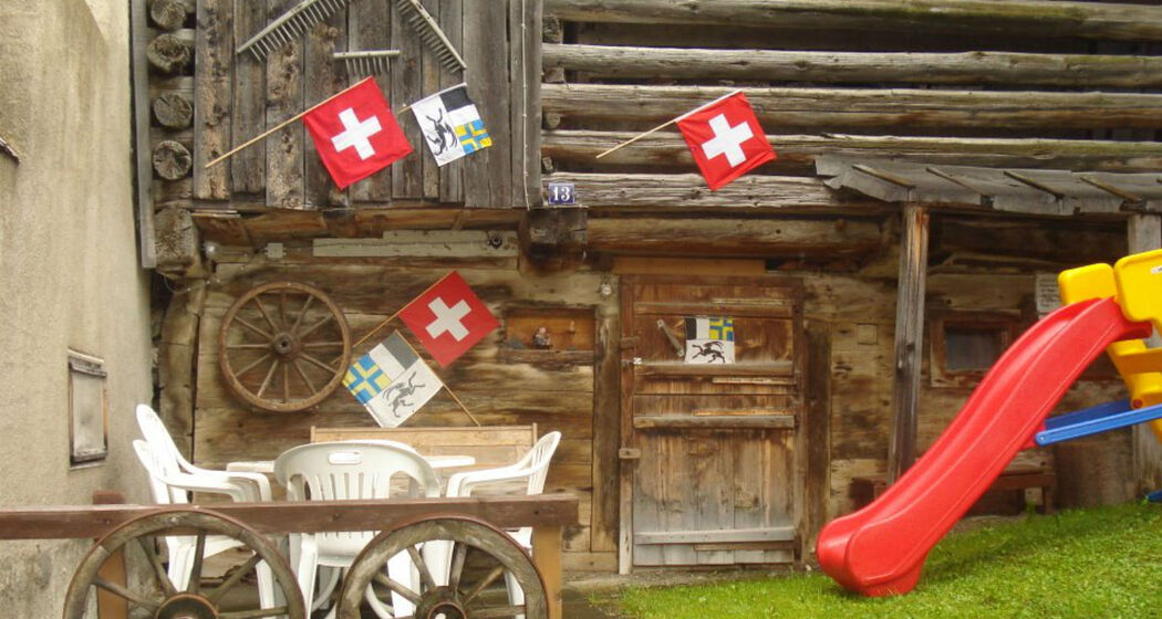 Ferienwohnung Mirlaus Caminada - Sitzplatz