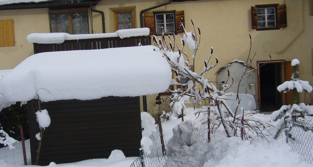 Südfassade Garten im Schnee