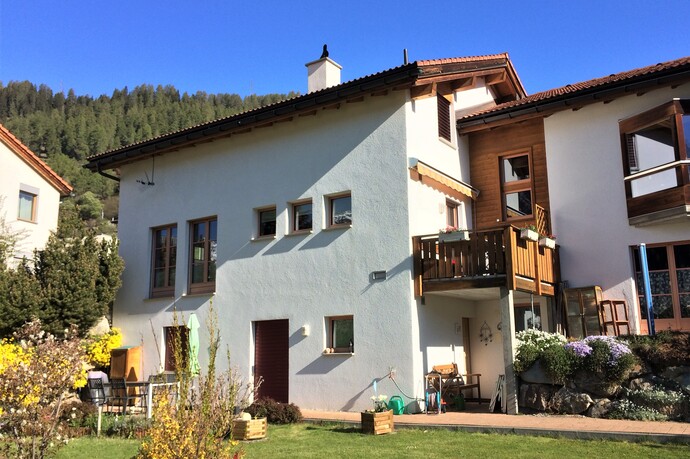 Haus Senda 495D, Südseite, 2,5-Zimmerwohnung im EG links.