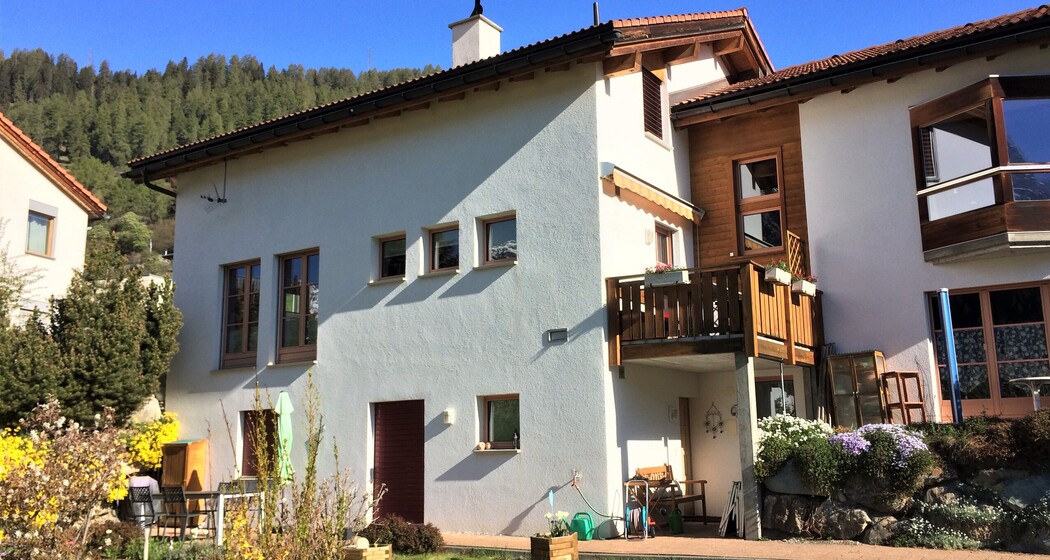 Haus Senda 495D, Südseite, 2,5-Zimmerwohnung im EG links.