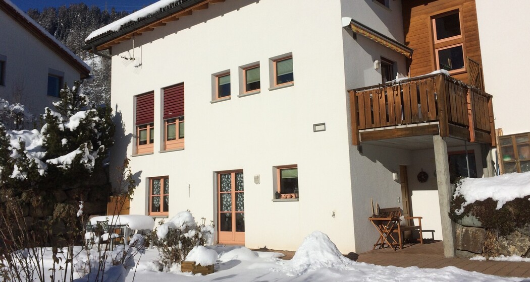 Haus Senda 495D, Südseite, 2,5-Zimmerwohnung im EG links.