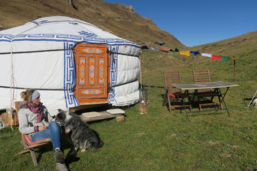 Mountain pasture Mongolian yurt Heinz (tom_tds00020012231251639_image)