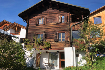 Charmante Ferienwohnung im Herzen von Flims-Dorf mit direktem Gartenzugang.