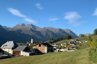 Terrazza con vista su Ftan
