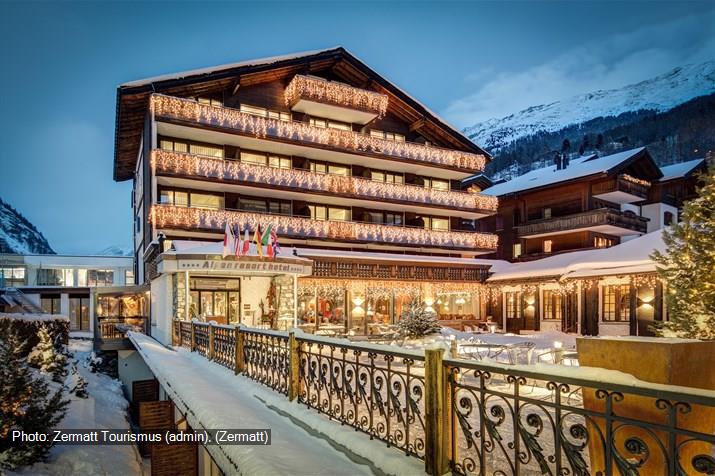 Alpen Resort Outside Winter