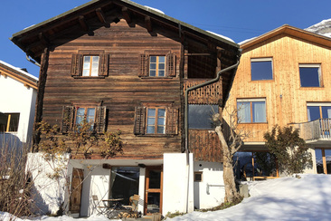 Wunderschöne Einzimmer-Ferienwohnung im Herzen von Flims mit direktem Gartenzugang.