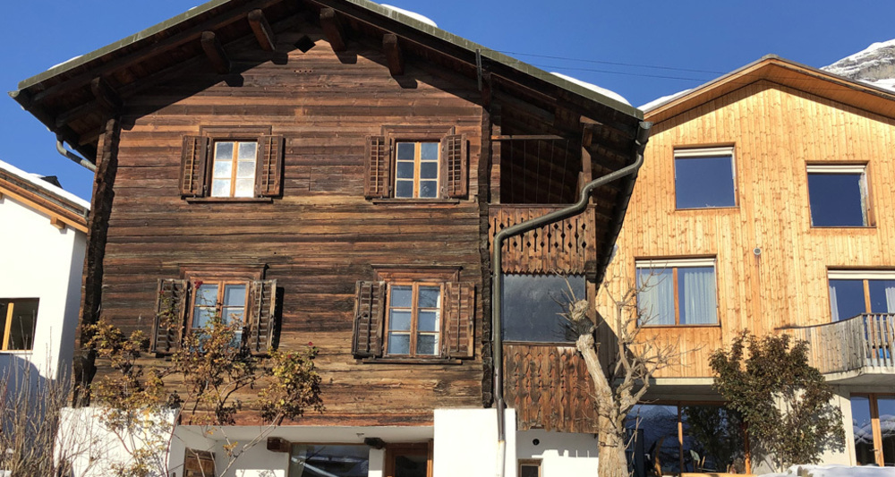 Wunderschöne Einzimmer-Ferienwohnung im Herzen von Flims mit direktem Gartenzugang.