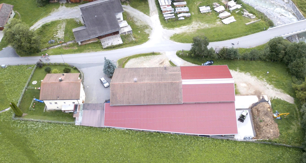 Paclera Hof aus der Vogelperspektive - Sie wohnen in dem Haus mit dem grauen Dach - unserer ehemaligen Sägerei