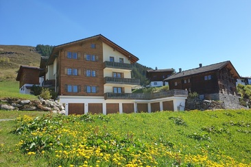 Haus Wildmatt Ammann Miraniga - Hausansicht Sommer