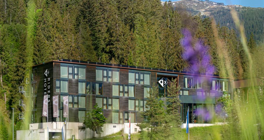 Riders (tom_tds00020012688052864_image)