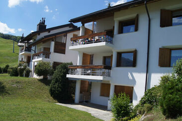 Ferienwohnung Sur Mulins 12.4 - Ansicht Sommer