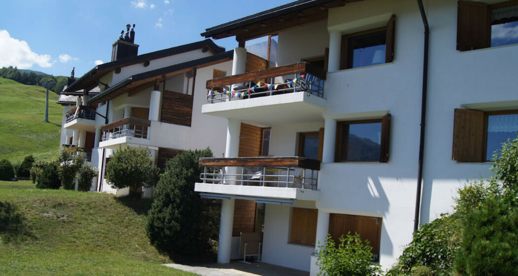 Ferienwohnung Sur Mulins 12.4 - Ansicht Sommer