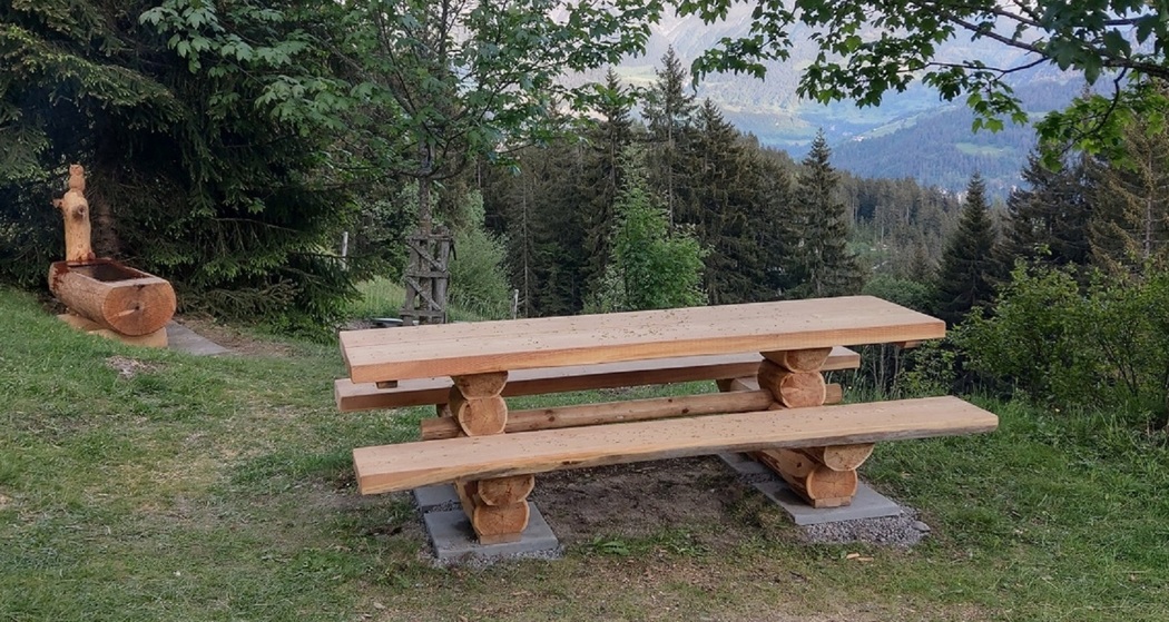 Maiensäss Camona Siat - Vorplatz Sommer