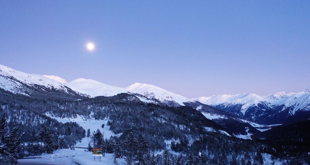 Schneeschuhwandern bei Vollmond