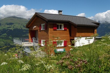 Haus Cadena, Miraniga - Ansicht Sommer