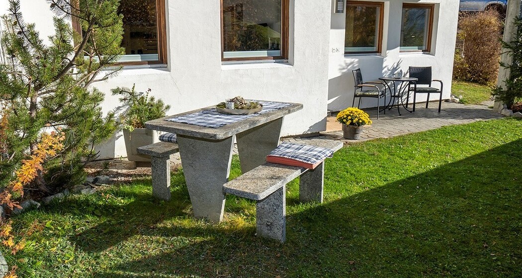 Gartensitzplatz mit Liegewiese