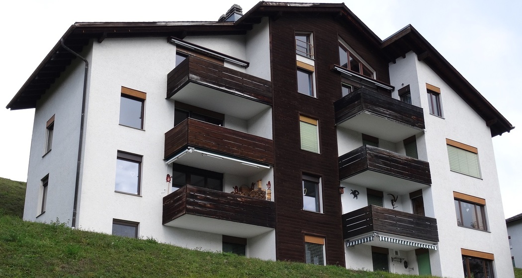 Ferienwohnung Casa Plaunca - Ansicht Sommer