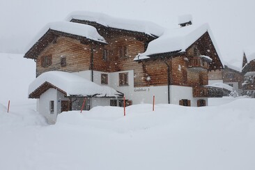 Ferienwohnung Gadahüs Trösch - Ansicht Winter