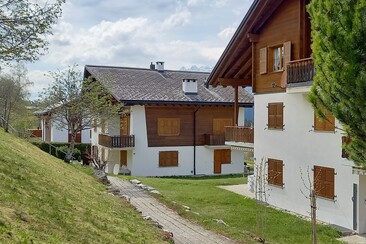 Apartment Seraina, Obersaxen, Valata - View Summer