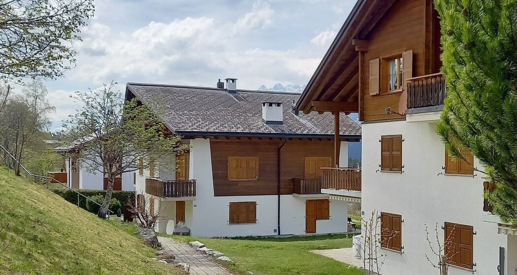 Ferienwohnung Seraina, Obersaxen, Valata - Ansicht Sommer