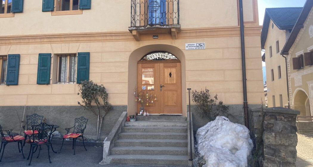 Hauseingang zur 8-Bett Wg.