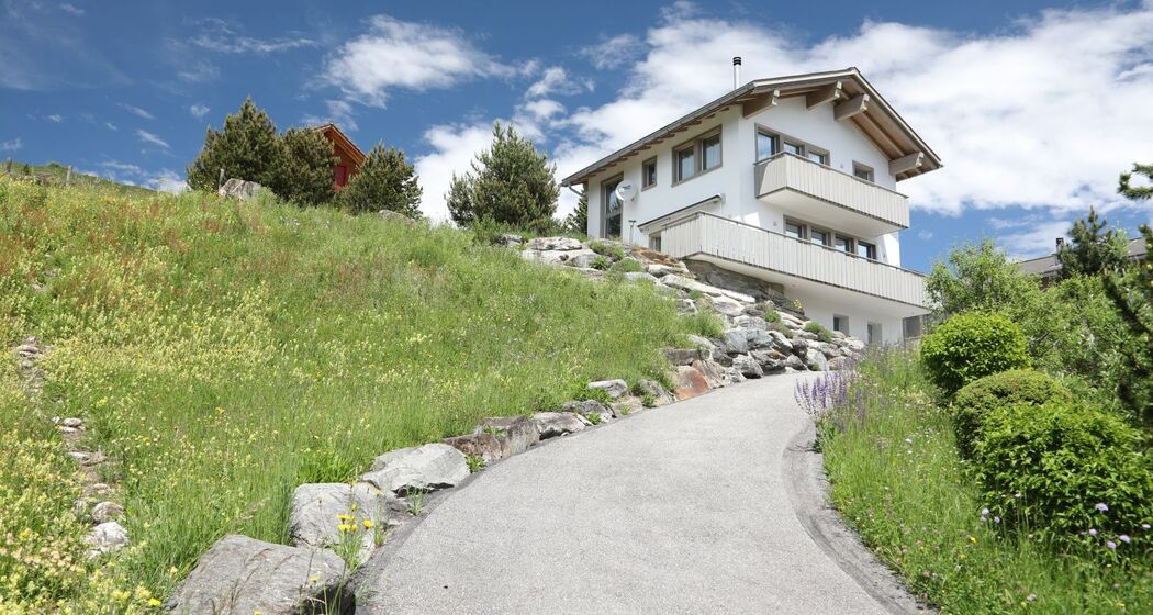 Ferienhaus Davos Munts - Ansicht Sommer