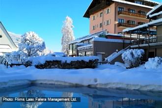 Haupthaus mit Pool Winter