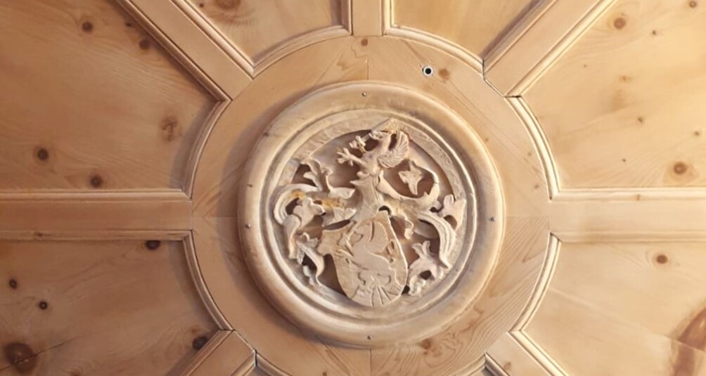 Familienwappen in der Arvenstube