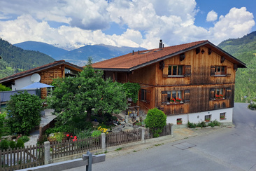 Ferienwohnung Demvitg - Ansicht Sommer