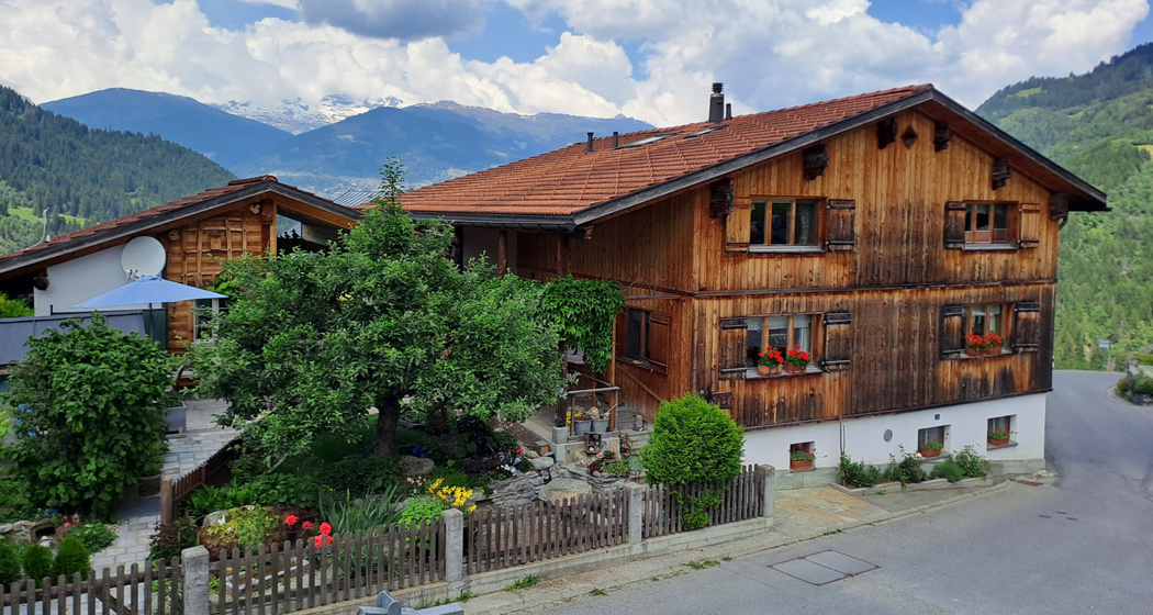 Ferienwohnung Demvitg - Ansicht Sommer