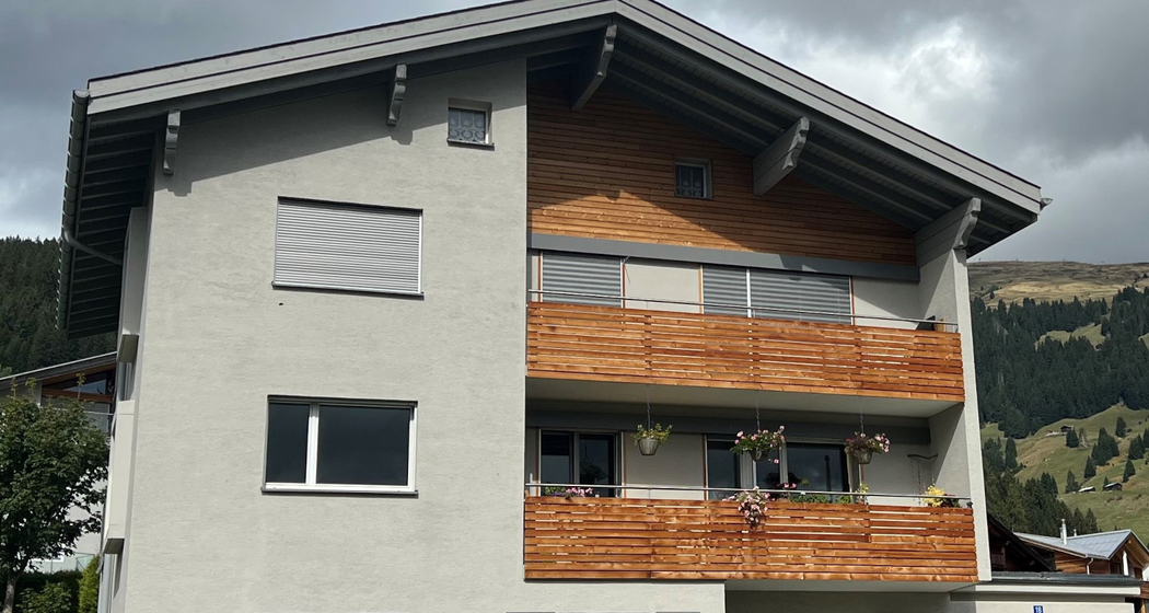 Ferienwohnung Casa Tgariel - Aussenfoto Sommer