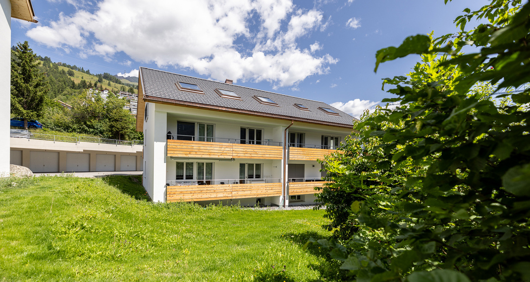 Aussenansicht Front mit Südbalkon