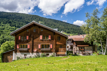 Ferienhaus Bundi Surin - Ansicht Sommer