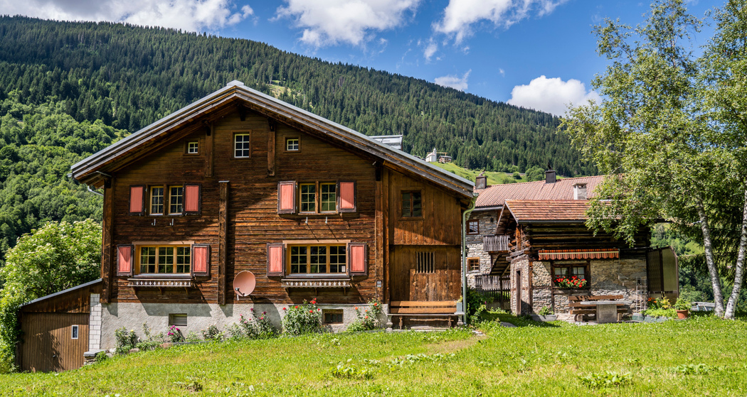 Ferienhaus Bundi Surin - Ansicht Sommer