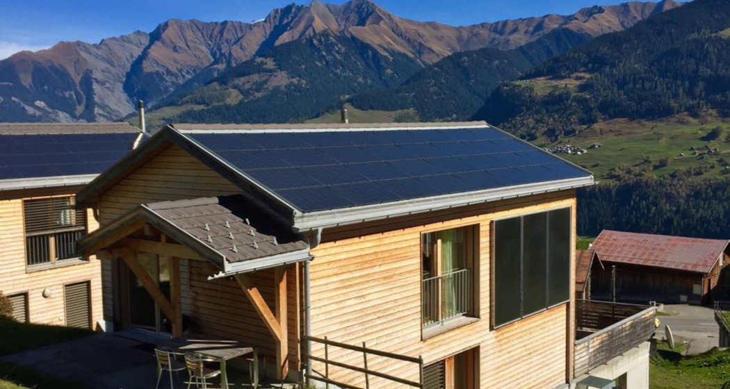 Ferienhaus Balcon Sulegliv - Ansicht Sommer