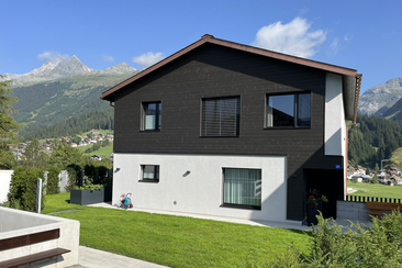 Ferienwohnung Tschuppina Schiess, Aussenansicht Sommer