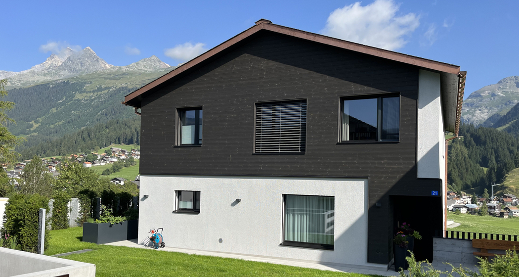 Ferienwohnung Tschuppina Schiess, Aussenansicht Sommer