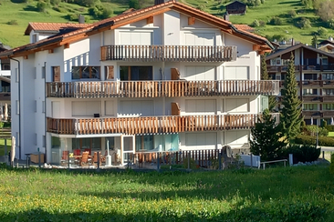 Ferienwohnung Casa Valentina Deflorin - Ansicht Sommer