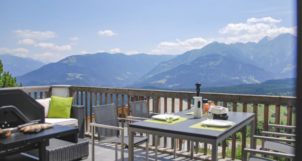 Sonnenterasse inkl. Lounge und Grill