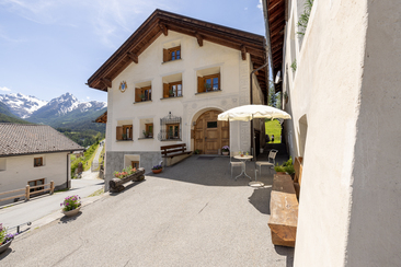 Chasa Suot Chastè Tarasp (tom_tds00020014989579668_image)