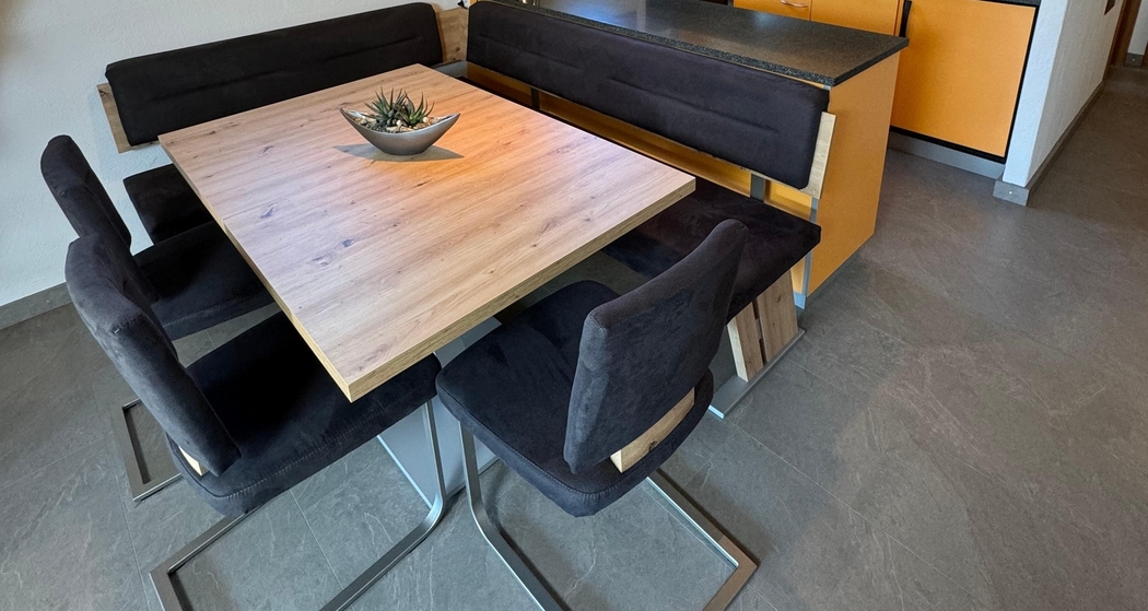 Tavolo da pranzo con panca da pranzo