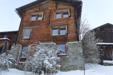 Ferienwohnung Haus und Hof Caminada - Ansicht Winter
